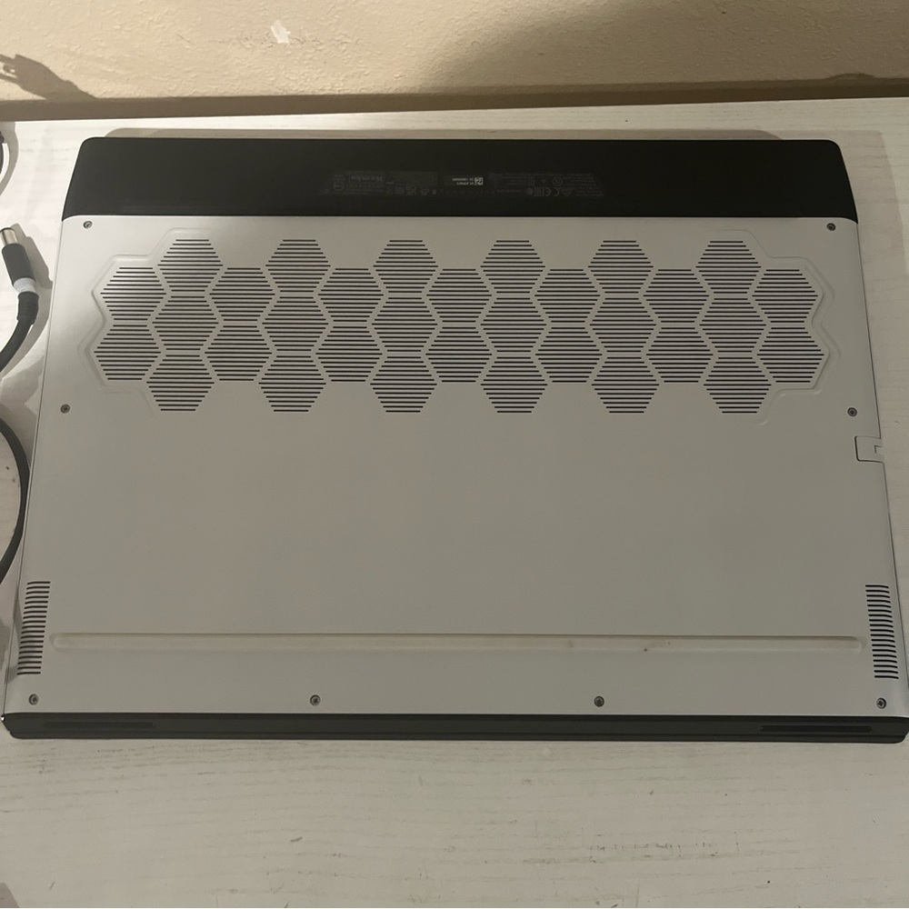 Alienware Silver Gaming Laptop with RGB Keyboard and Large Display - Picture 5 of 6